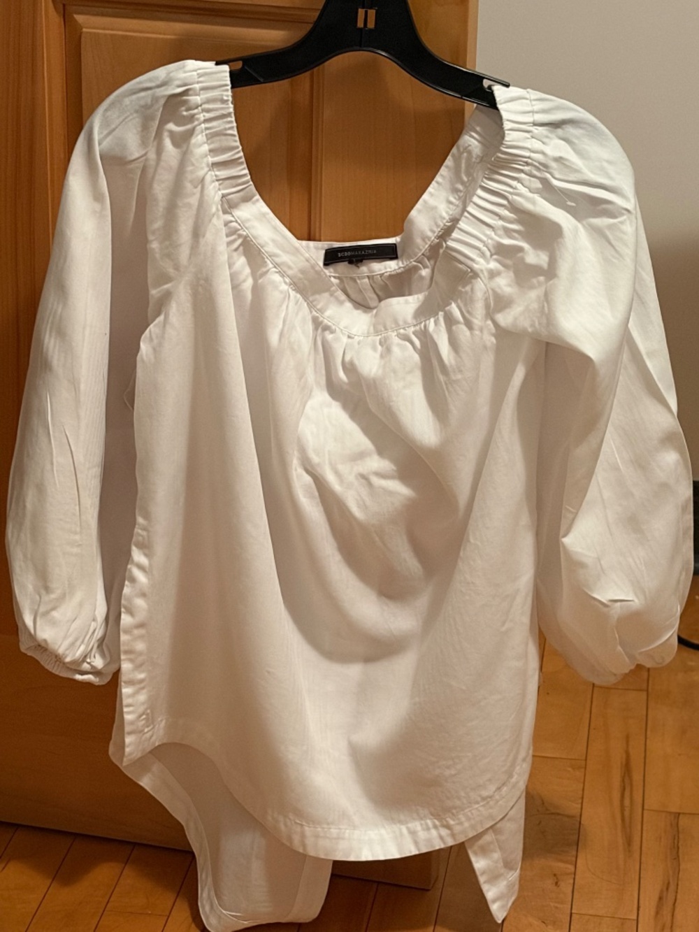 BCBGMAXAZRIA White Off-The-Shoulder Split Back Puff Sleeve Blouse